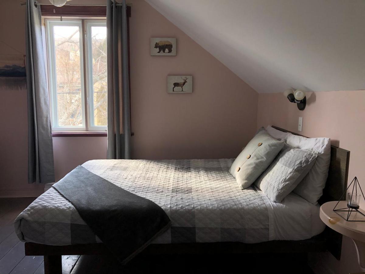 Bed and Breakfast Les Pinsons Des Rives La Malbaie Exterior foto
