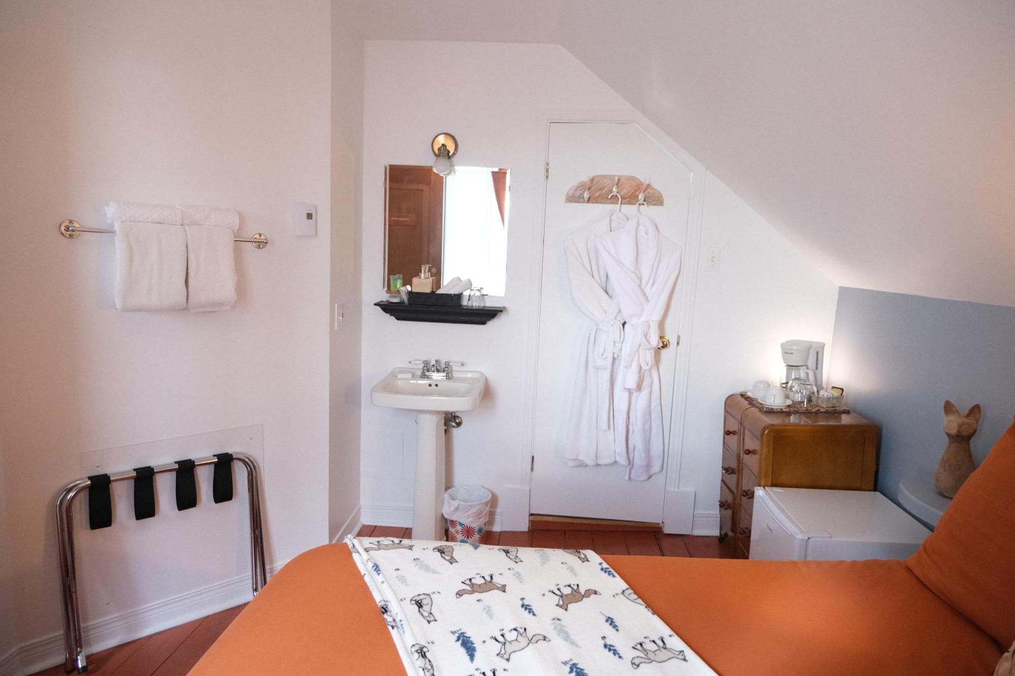 Bed and Breakfast Les Pinsons Des Rives La Malbaie Zimmer foto