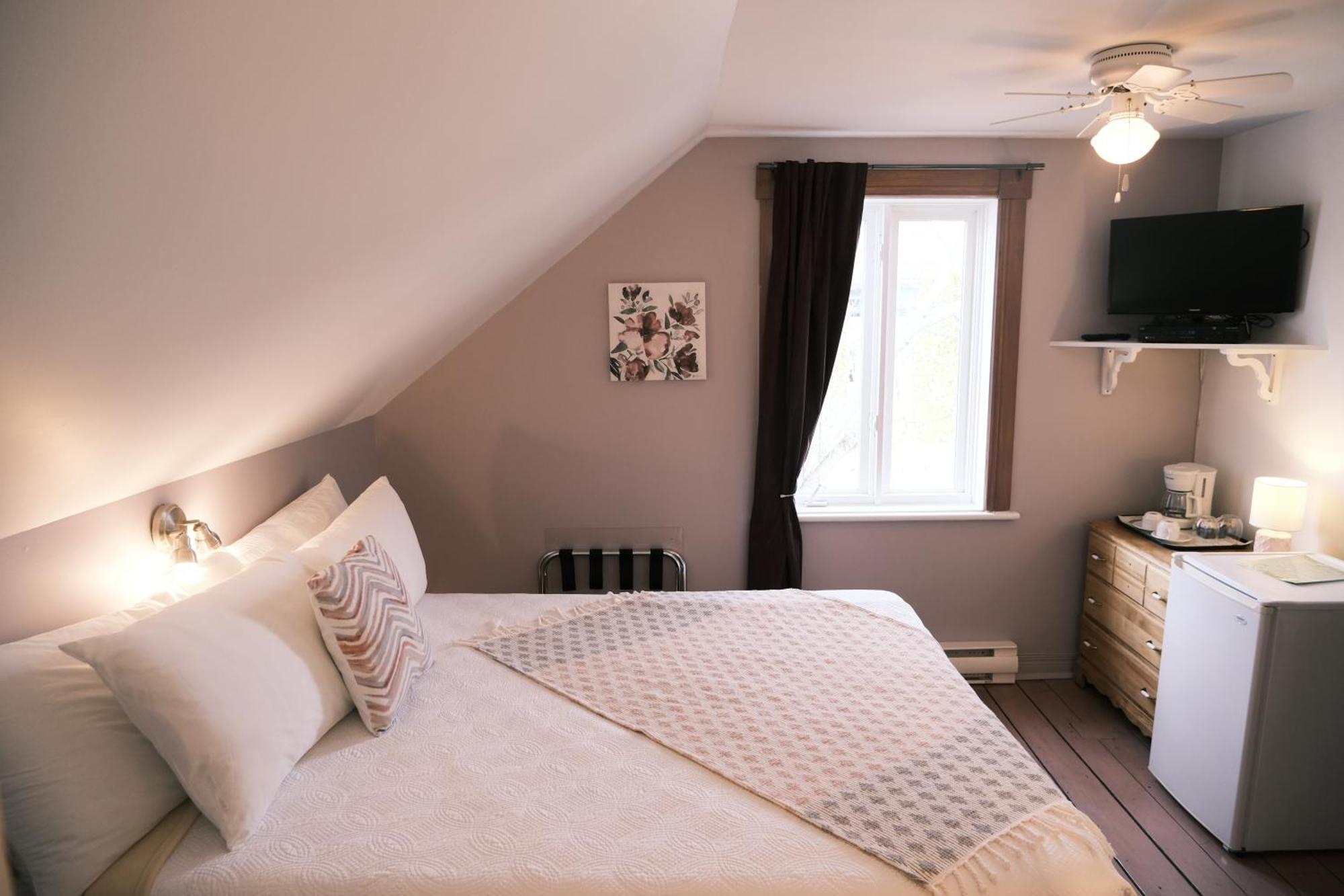 Bed and Breakfast Les Pinsons Des Rives La Malbaie Zimmer foto