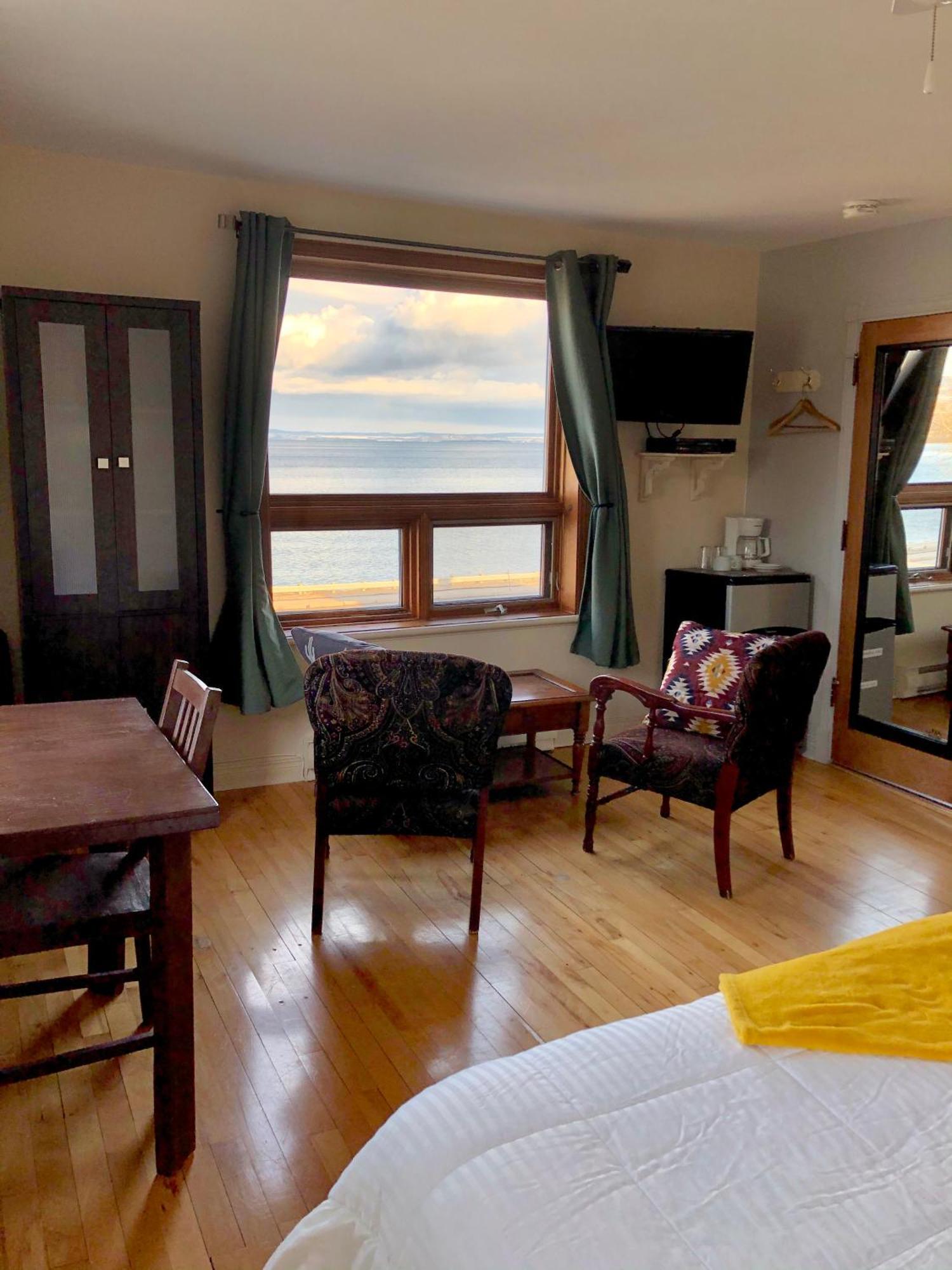 Bed and Breakfast Les Pinsons Des Rives La Malbaie Zimmer foto