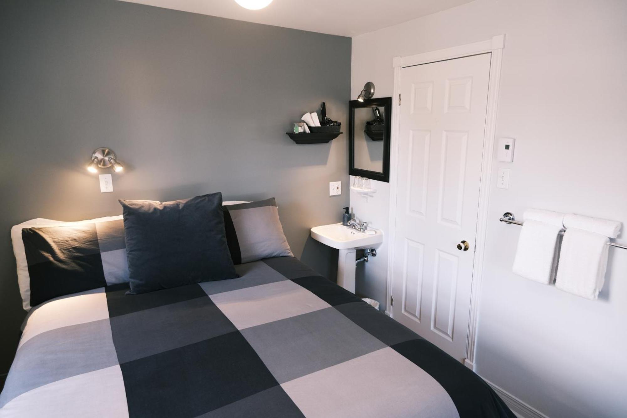 Bed and Breakfast Les Pinsons Des Rives La Malbaie Zimmer foto