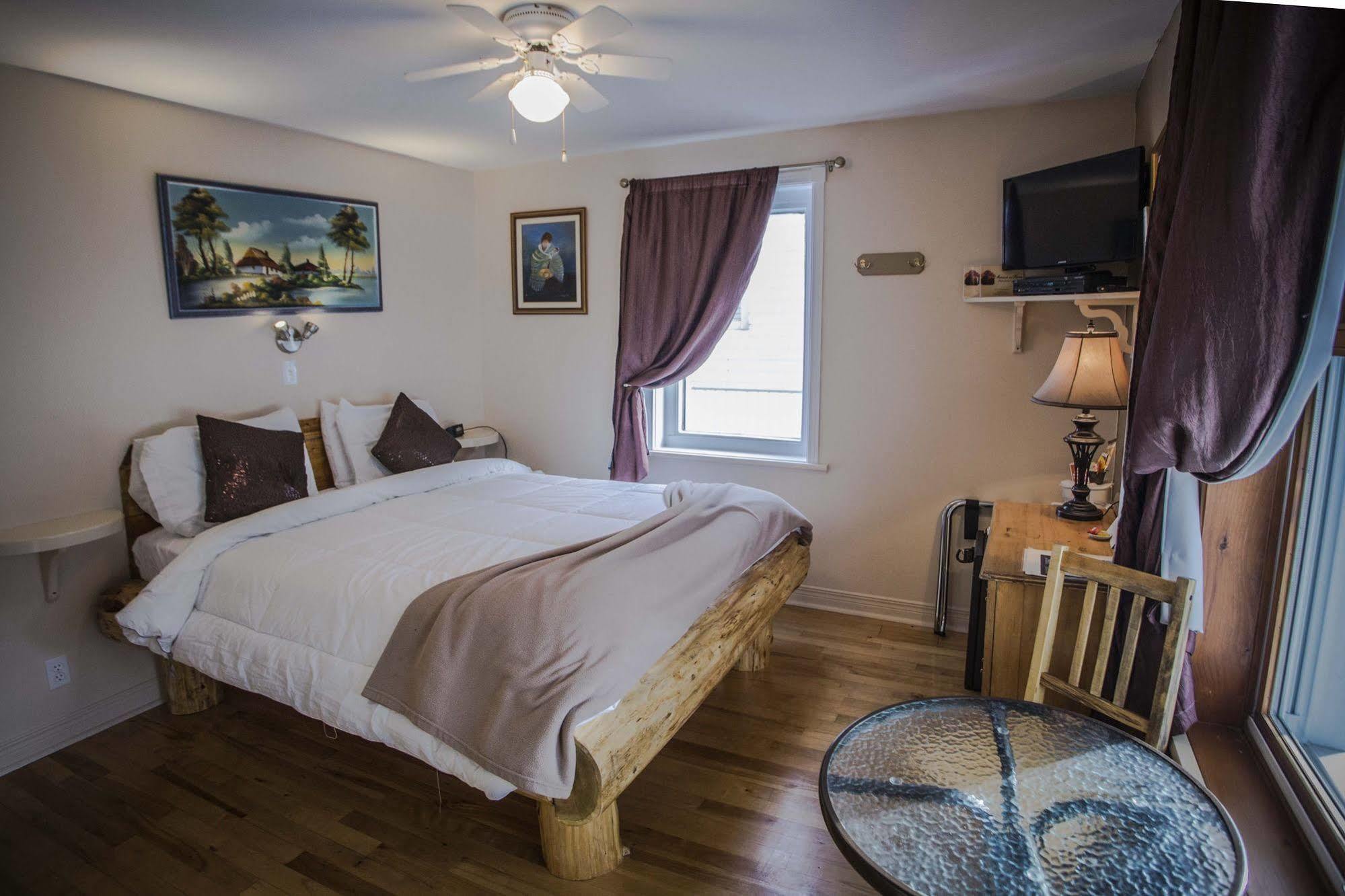 Bed and Breakfast Les Pinsons Des Rives La Malbaie Exterior foto